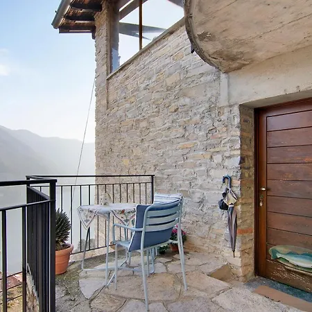 Renovated Barn Of The Year 1500 Appartement Moltrasio
